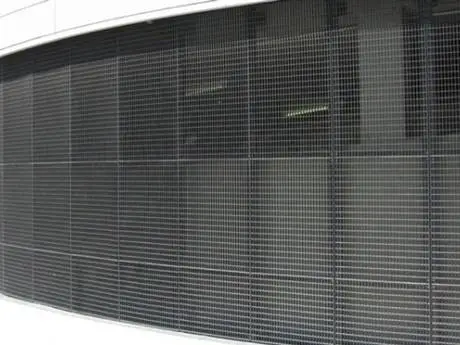 La rejilla de acero prensada puede utilizarse como decoración de la pared exterior.