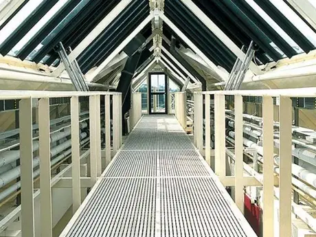 Pasarela de mantenimiento 2 de la planta química