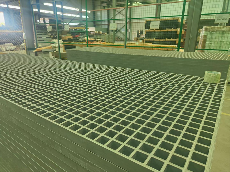 Cómo elegir una rejilla de acero para plataforma de construcción: ventajas y desventajas de los diferentes materiales Cómo elegir una rejilla de acero para plataforma de construcción: ventajas y desventajas de los diferentes materiales