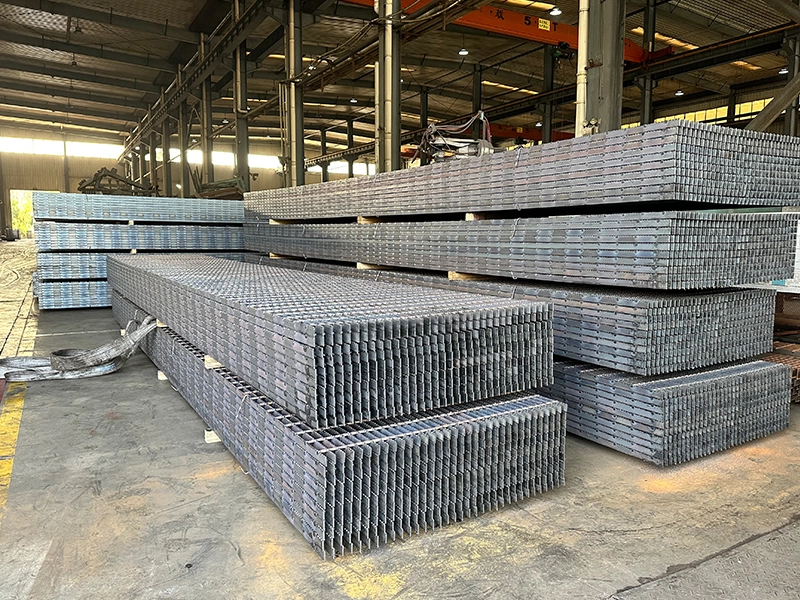 escalones de rejilla galvanizada