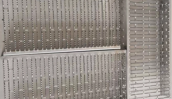 Rejilla Rectangular de Tablilla Serrada