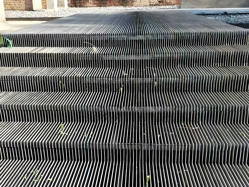 Rejilla Bloqueada por Compresión Aplicable para Senderos de Parques y Escaleras