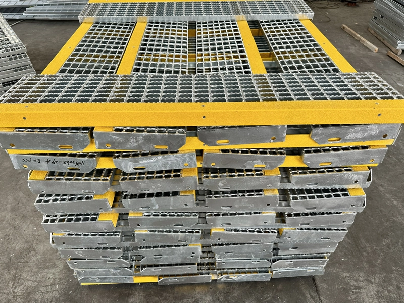 T6 peldaño con borde FRP