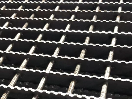 Perforar Rejilla de Acero con Superficie Serrada
